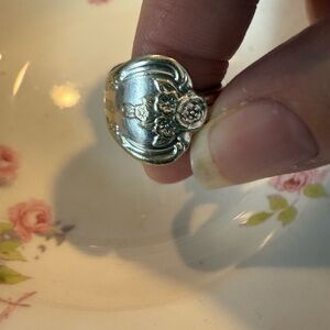 Elegant Silver Floral Ring